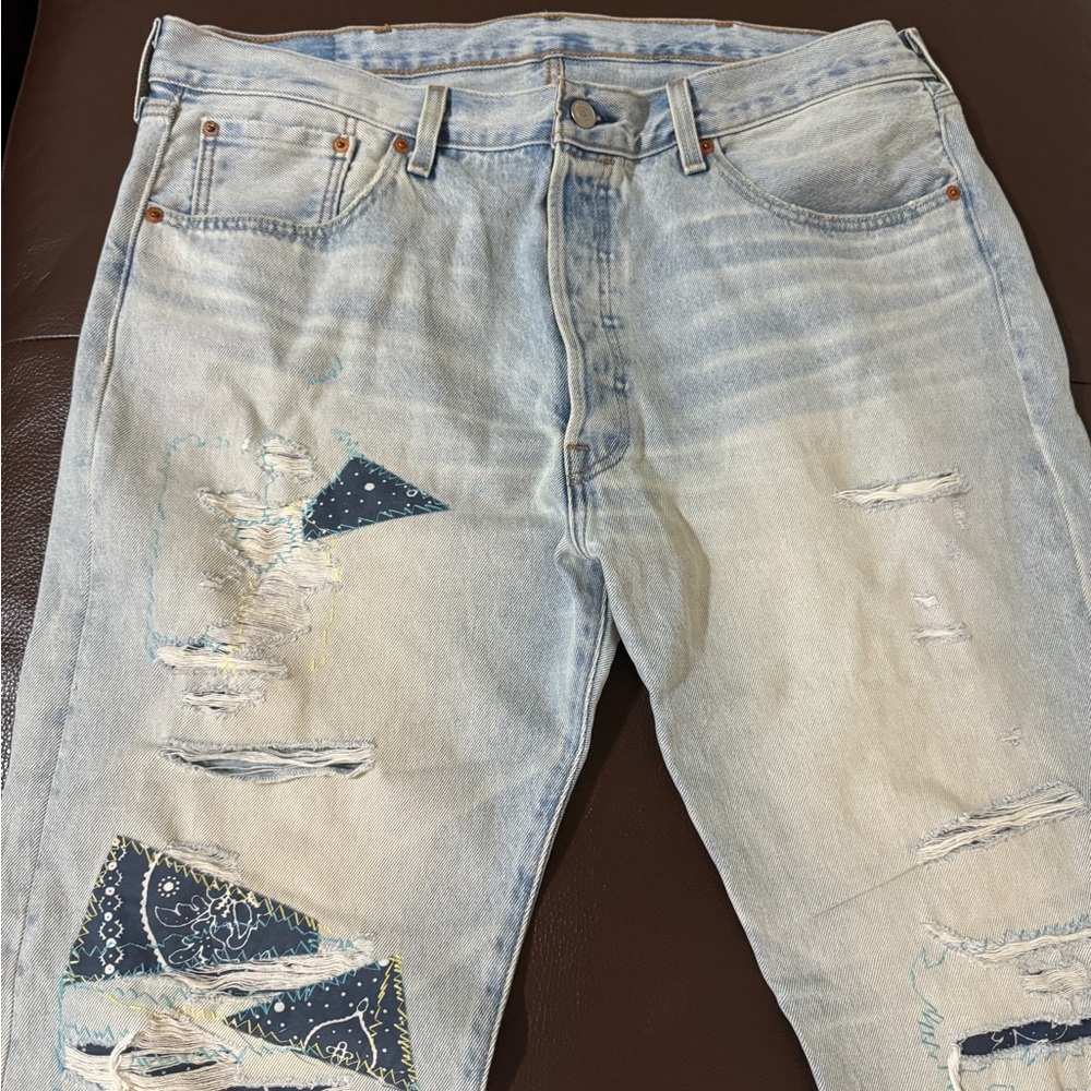 Levi's 501 Custom Worn Look W/ Patchwork Size 38x… - image 2